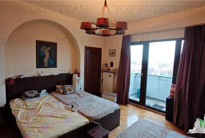 Apartament de 3 camere ultracentral, 2 intrari, lift cu acces privat, pod pentru - 11