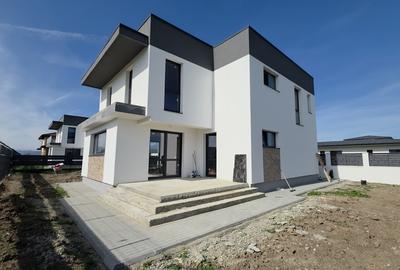 Casă individuală cu 4 camere în Cristian