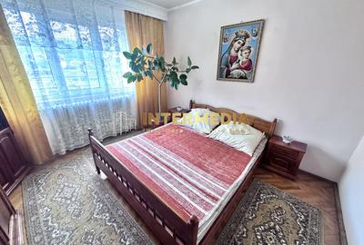 Apartament cu 3 camere decomandat, mobilat în Cetate