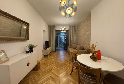 Apartament cu 3 camere decomandat, mobilat în Barbu Văcărescu