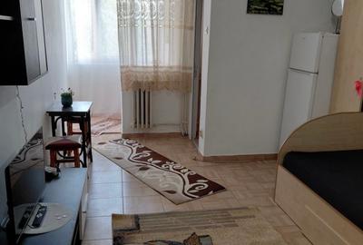 Garsonieră decomandată în Podu Roș