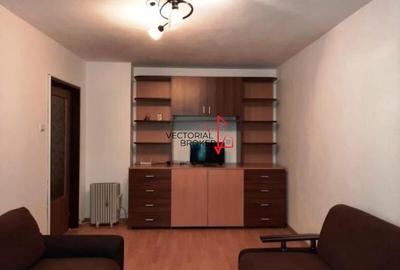 Garsonieră decomandată în Titan