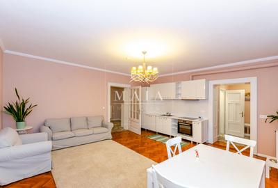 Apartament cu 3 camere decomandat în Sub Arini