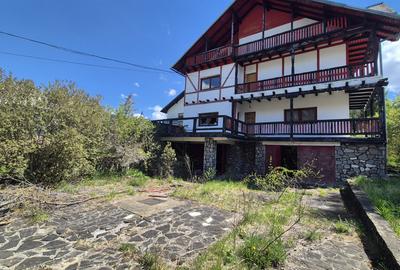 Casă individuală cu 11 camere în Piatra Arsă