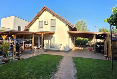Casă individuală cu 4 camere în Dumbrăvița