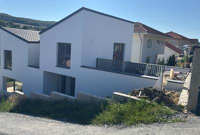Casă individuală cu 5 camere în Chinteni