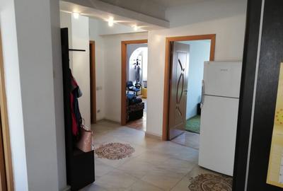 Apartament 3 camere de inchiriat, etaj 2, 87 mp,  Piața Cipariu - 7