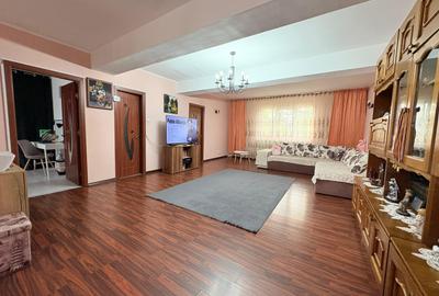 Casa 3 camere P+M, zona C , Valu lui traian - 1