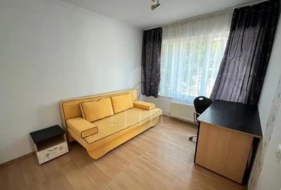 Apartament cu 3 camere semidecomandat, mobilat în Bună Ziua