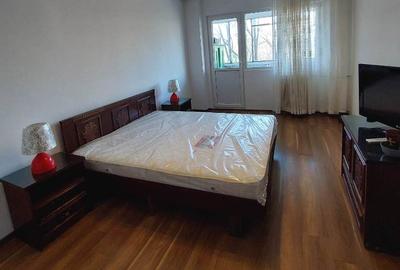 Apartament cu 3 camere decomandat, mobilat în Costin Georgian