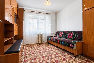 Apartament cu 3 camere semidecomandat în Cantemir