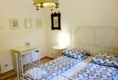 Apartament cu 3 camere semidecomandat în Tineretului