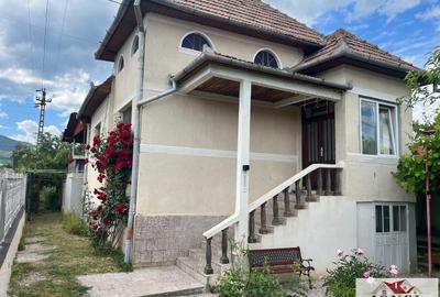 Vanzare casa in Ighiu 890 mp teren - 2