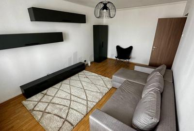 Apartament cu 3 camere decomandat în Tineretului