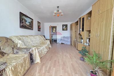 Apartament cu 2 camere decomandat, mobilat în Sud
