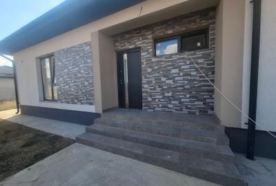 ​Casă individuală cu 4 camere de vânzare – Parter modern în zona Domnești - 7