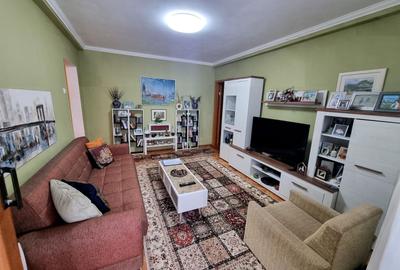 Apartament cu 3 camere semidecomandat, mobilat în Ultracentral