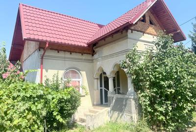 Casa interbelică cu arhitectură deosebită+Anexa și teren 1570 mp - 1