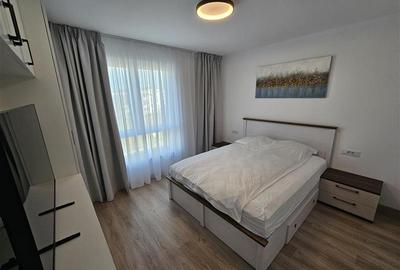 Apartament cu 3 camere decomandat, mobilat în Tractorul