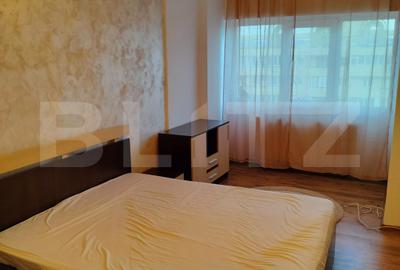 Apartament cu 3 camere decomandat, mobilat în Piața Centrală