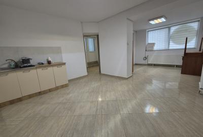 Bulevardul Mamaia - Capitol - spatiu cu vedere spre bulevard - 7