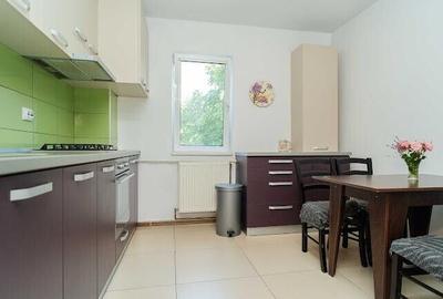 Apartament cu 3 camere semidecomandat, mobilat în Tătărași