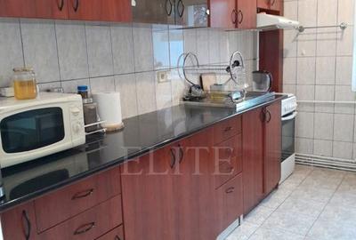 Apartament cu 3 camere decomandat în Zorilor