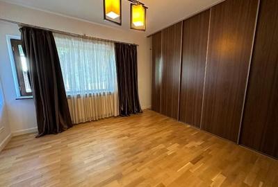 Apartament cu 3 camere decomandat în Primăverii