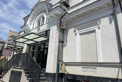 Casă individuală cu 10 camere în Moșilor