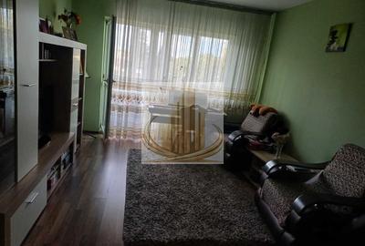 Apartament cu 3 camere semidecomandat în Drumul Găzarului