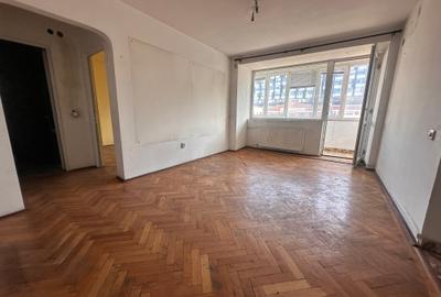 Apartament cu 2 camere semidecomandat în P-ța Victoriei