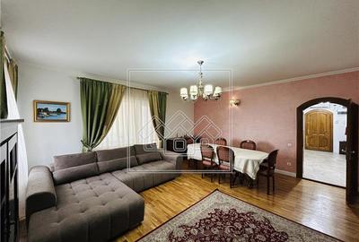 Apartament cu 4 camere decomandat în Sub Arini