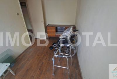 Apartament 3 camere Craiovei etaj 3/4 - 3