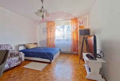 2 camere, Horea, Facultatea de Litere - 1