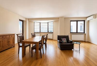 Apartament cu 4 camere decomandat în Kiseleff