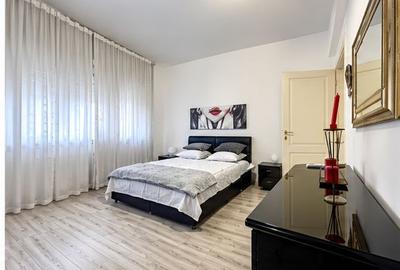 Apartament cu 3 camere semidecomandat în Universitate