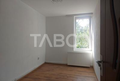 Apartament la curte 35mp 2 camere pivnita gradina str Magurii Cisnadie - 6