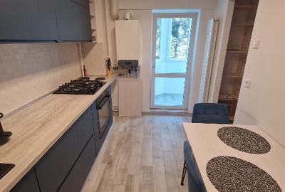 Apartament cu 3 camere decomandat, mobilat în Centrul Civic