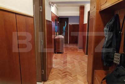 Apartament cu 4 camere decomandat, mobilat în Micro 17