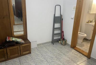 Apartament 3 camere , strada Bucegi - Policlinica 2,   etaj 1 3 , decomandat , i - 6