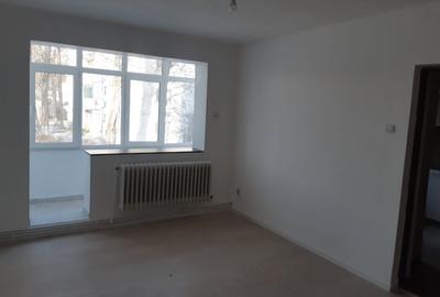 Apartament cu 2 camere semidecomandat în Tătărași