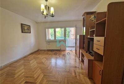 Apartament cu 4 camere decomandat în Noua