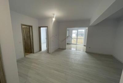 Apartament cu 3 camere semidecomandat în Valea Lupului