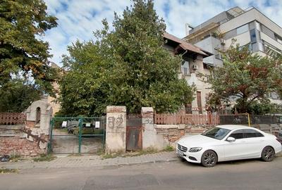 Vila cu arhitectura deosebita -Strada Romulus - 18
