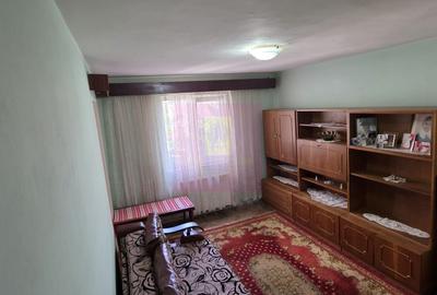 Apartament cu 3 camere semidecomandat în Autogară