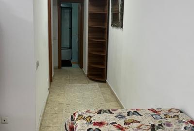 Proprietar, închiriez apartament cu 3 camere, central, mezanin - 2