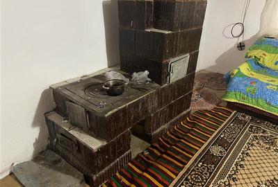 Casa formata din 2 corpuri de vanzare in sat Maluri , comuna Vulturu ,suprafata - 9