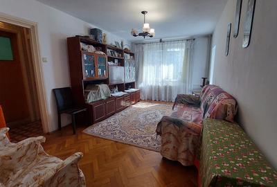 Apartament 4 camere – Bd. Chișinău, lângă Școala Gimnazială nr 4 - 5