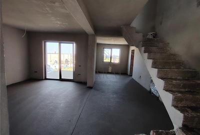 Duplex despartit prin C.T.- dormitor la parter - canalizare - 4