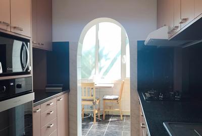 Apartament cu 2 camere decomandat, mobilat în Central